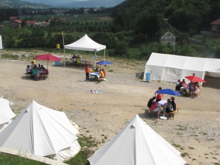 Timski rad i vedar duh obilježio drugi dan ekumenskog kampa Friedensgrund